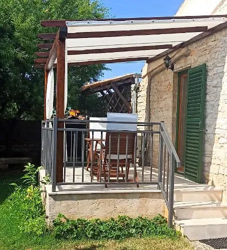 Beautiful House In Hébergement de vacances Vodnjan