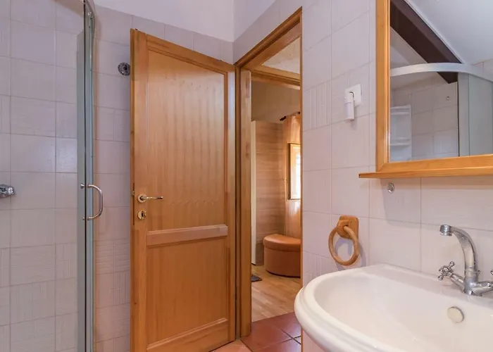 Beautiful House In וודניאן